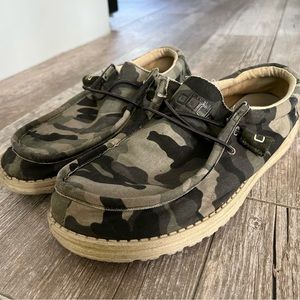 Hey Dude Men’s Wally Camo Size 8